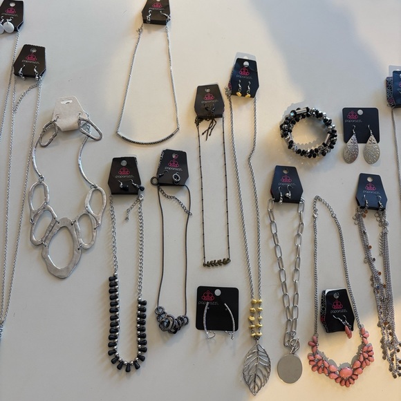 52 pieces! Paparazzi Jewlery Collection - Picture 13 of 16